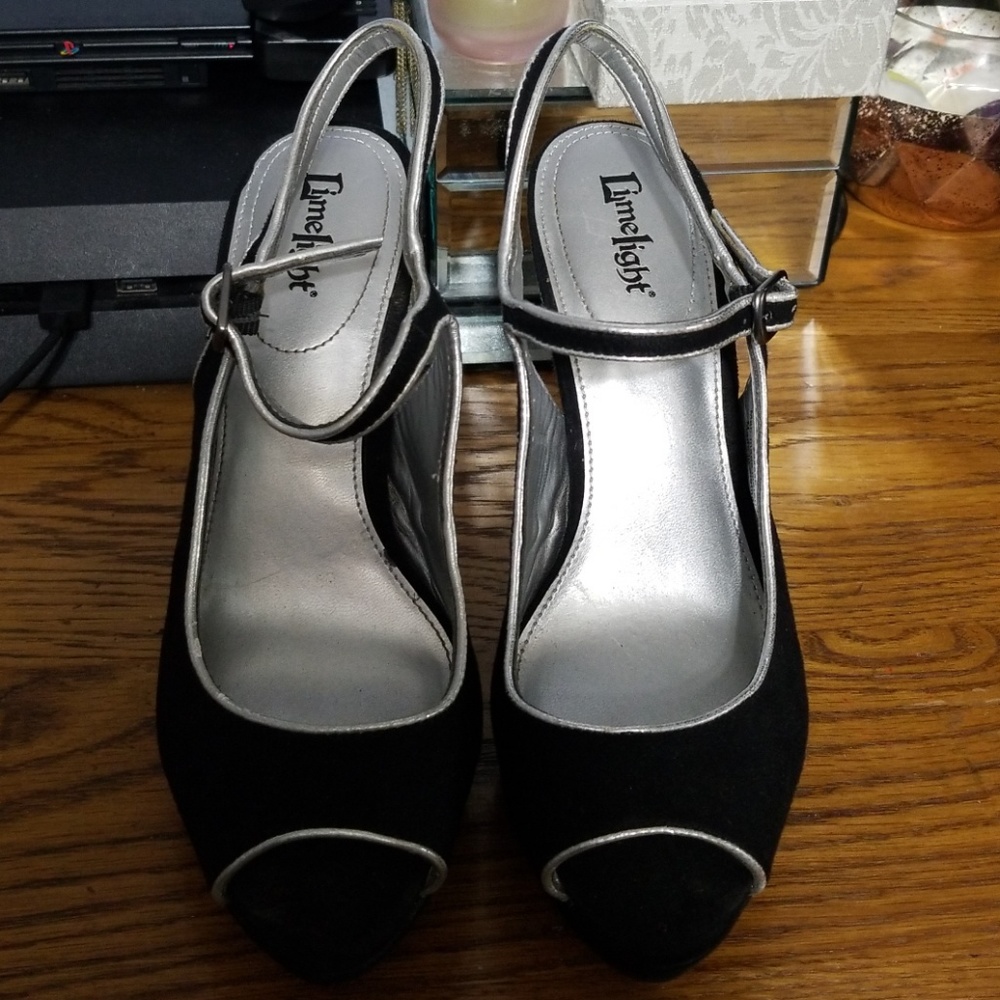 Heeled shoes